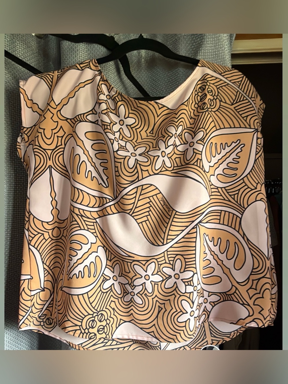 Manuhealii Women’s Printed  Sleeveless Top - Cream & Tan Floral Pattern
